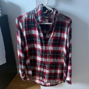 American Eagle Red and Black Plaid Button-Up Shirt